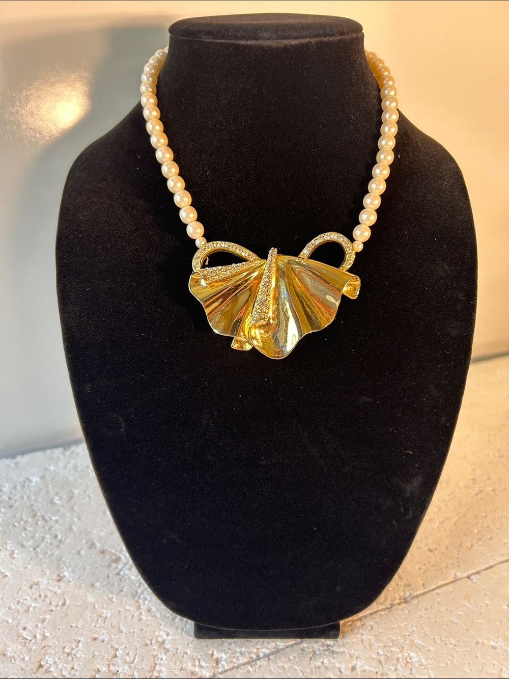Park Lane Pearl Necklace Gold Leaf Pendant Rhinestones Dressy Glam MOB Cocktail